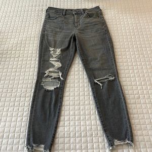 LIKE NEW AE SKINNY JEANS